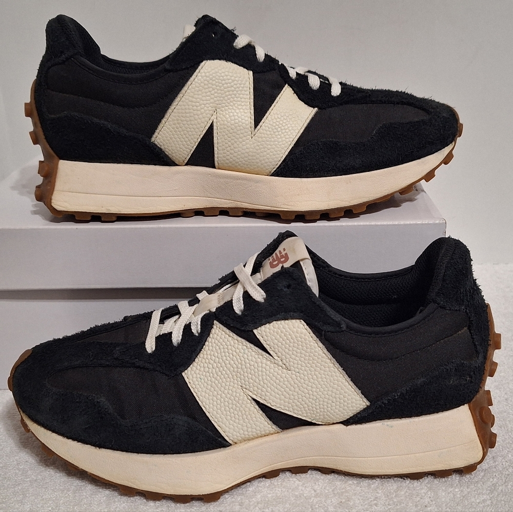 New Balance 327 Black White Suede Running Shoes WS327BL Women's Size 9.5